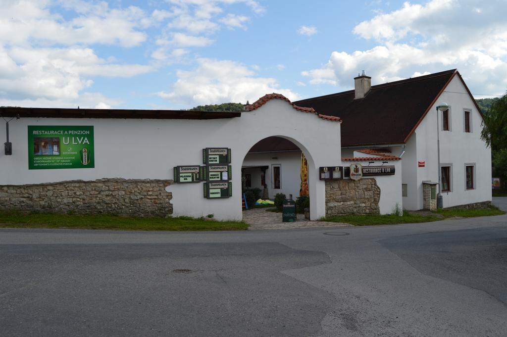 Restaurace A Penzion U Lva Hotel Karlstejn Exterior photo