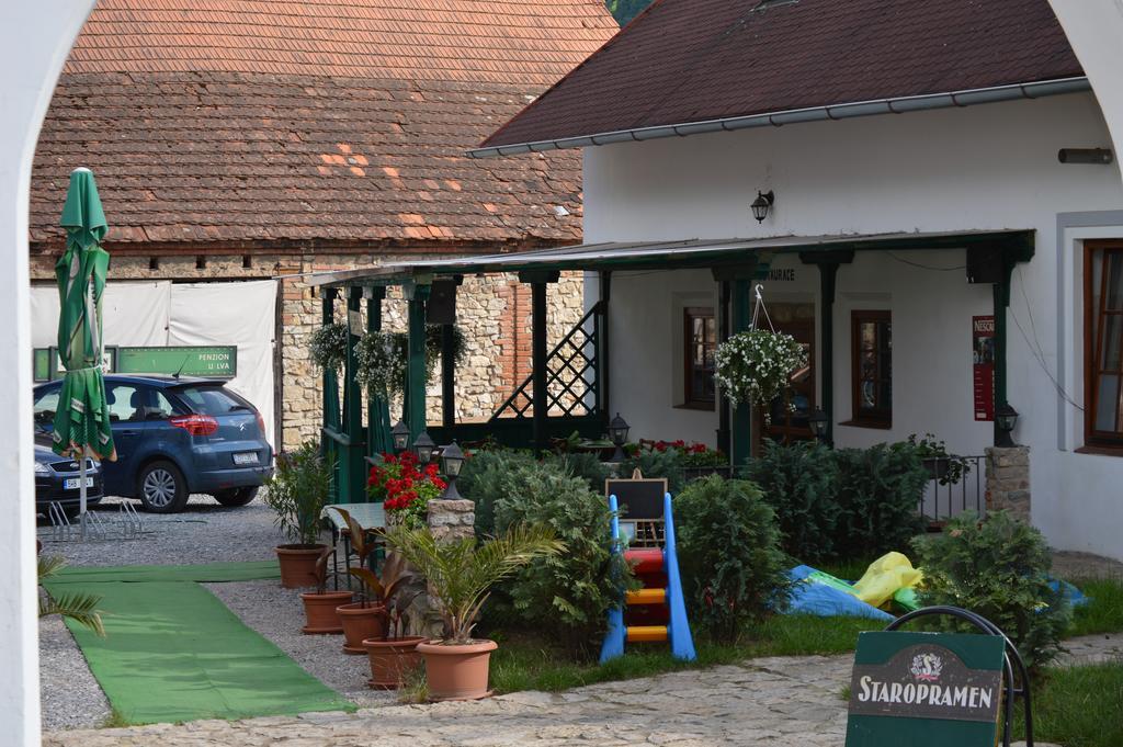 Restaurace A Penzion U Lva Hotel Karlstejn Exterior photo